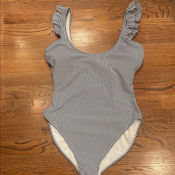Draper James seersucker Striped navy & white Ruffle One-Piece Swimsuit sz large - Picture 1 of 7